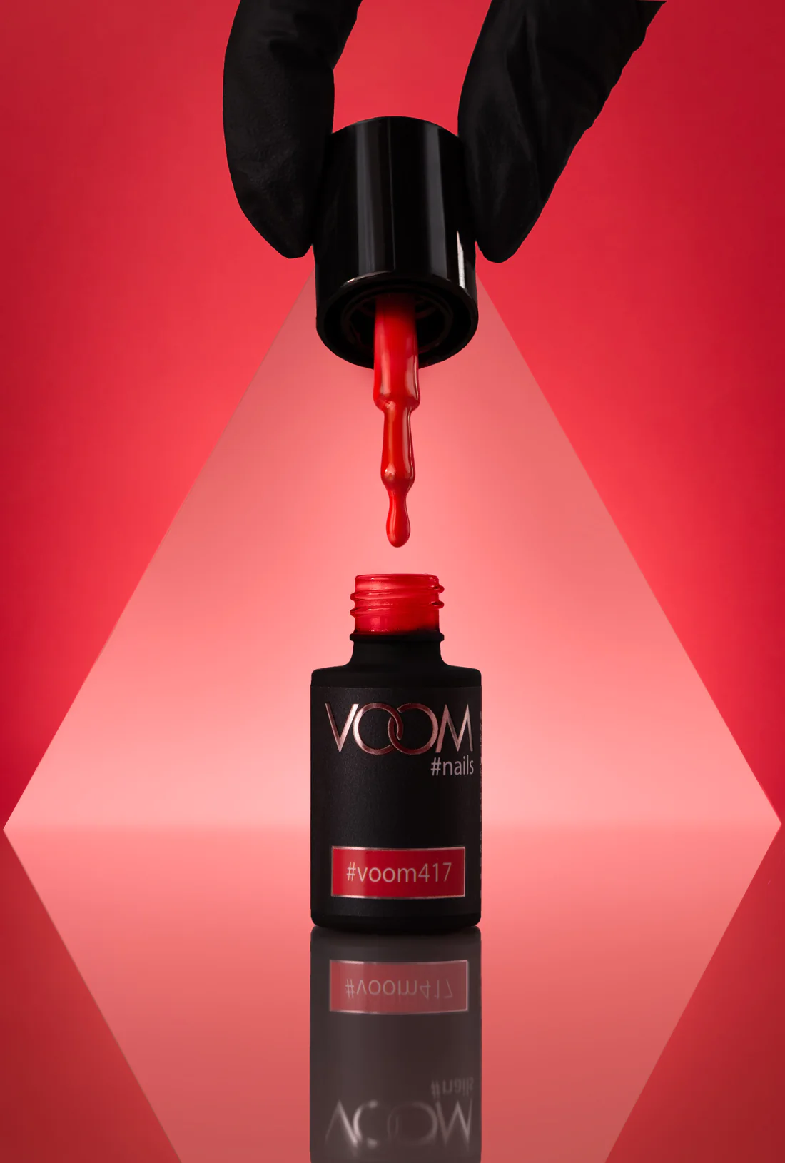 Kolorowy lakier hybrydowy #voom417 READY SET RED 5 ml